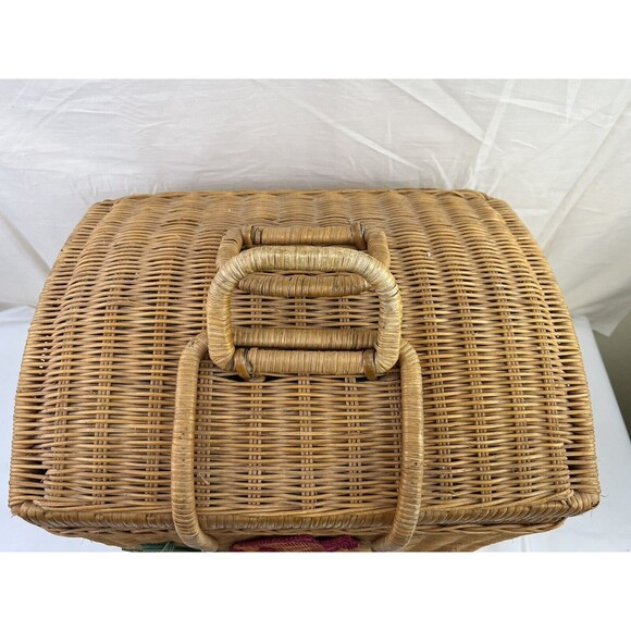 Vtg Picnic Basket Wicker Rattan Handmade Lock Handle Lined Tropical Fish 15X13 - Picture 3 of 13